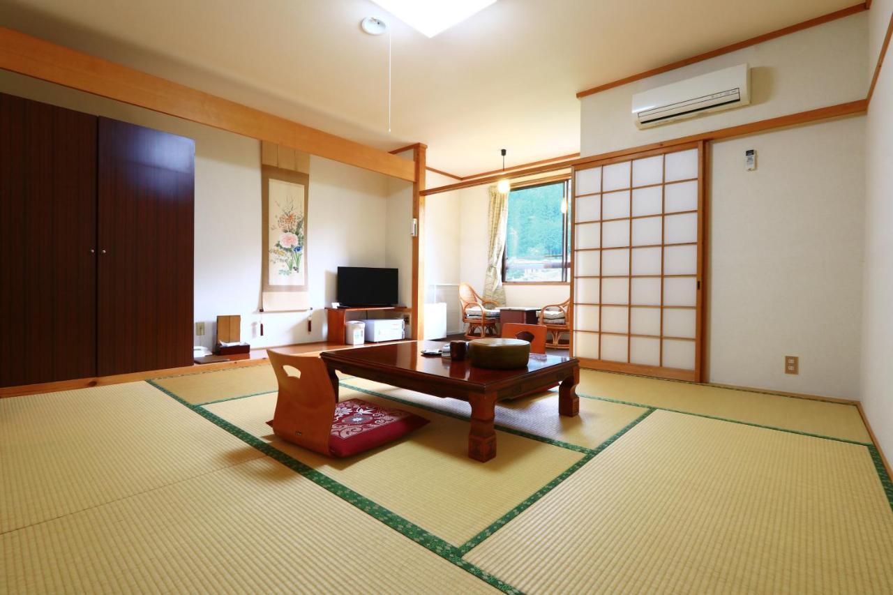 Kazuraya Hotel Miyoshi  Exterior foto